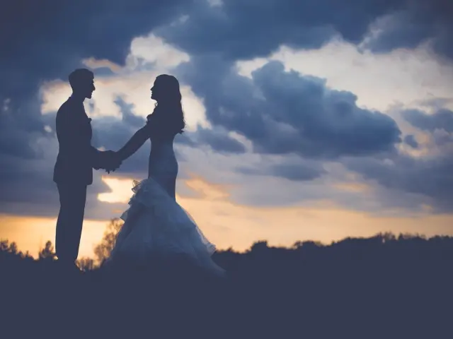 Emotional Intimacy Examples: Real-Life Ways To Feel Closer, Communicate Better, And Deepen Bonds In 2026
